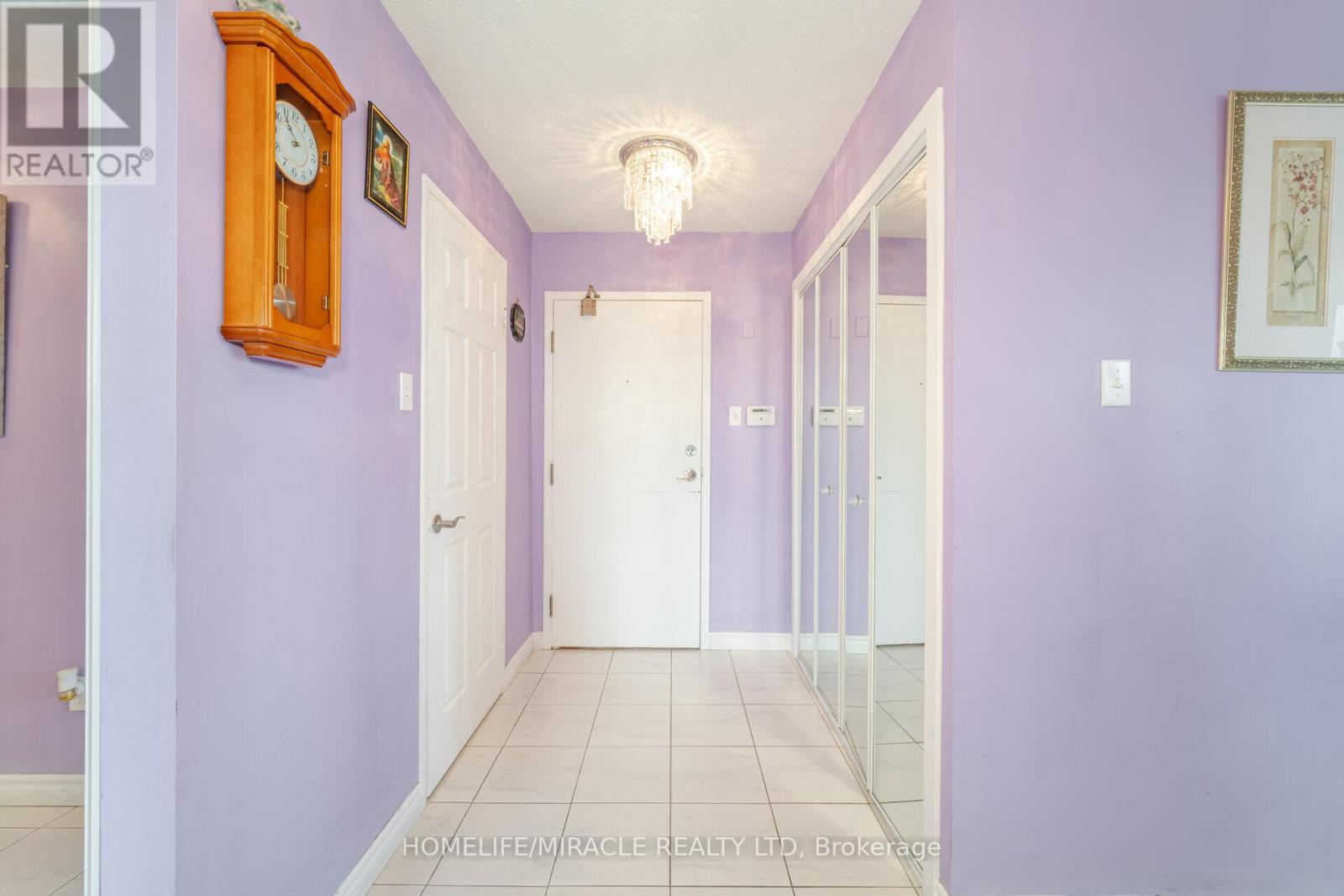 401 - 26 Hanover Road, Brampton, Ontario  L6S 4T2 - Photo 7 - W12461735