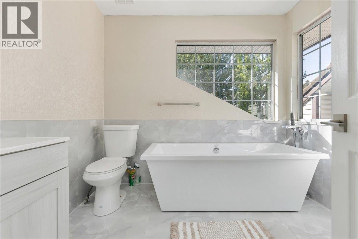 2470 Coast Meridian Road, Port Coquitlam, British Columbia  V3B 3M3 - Photo 14 - R3058145