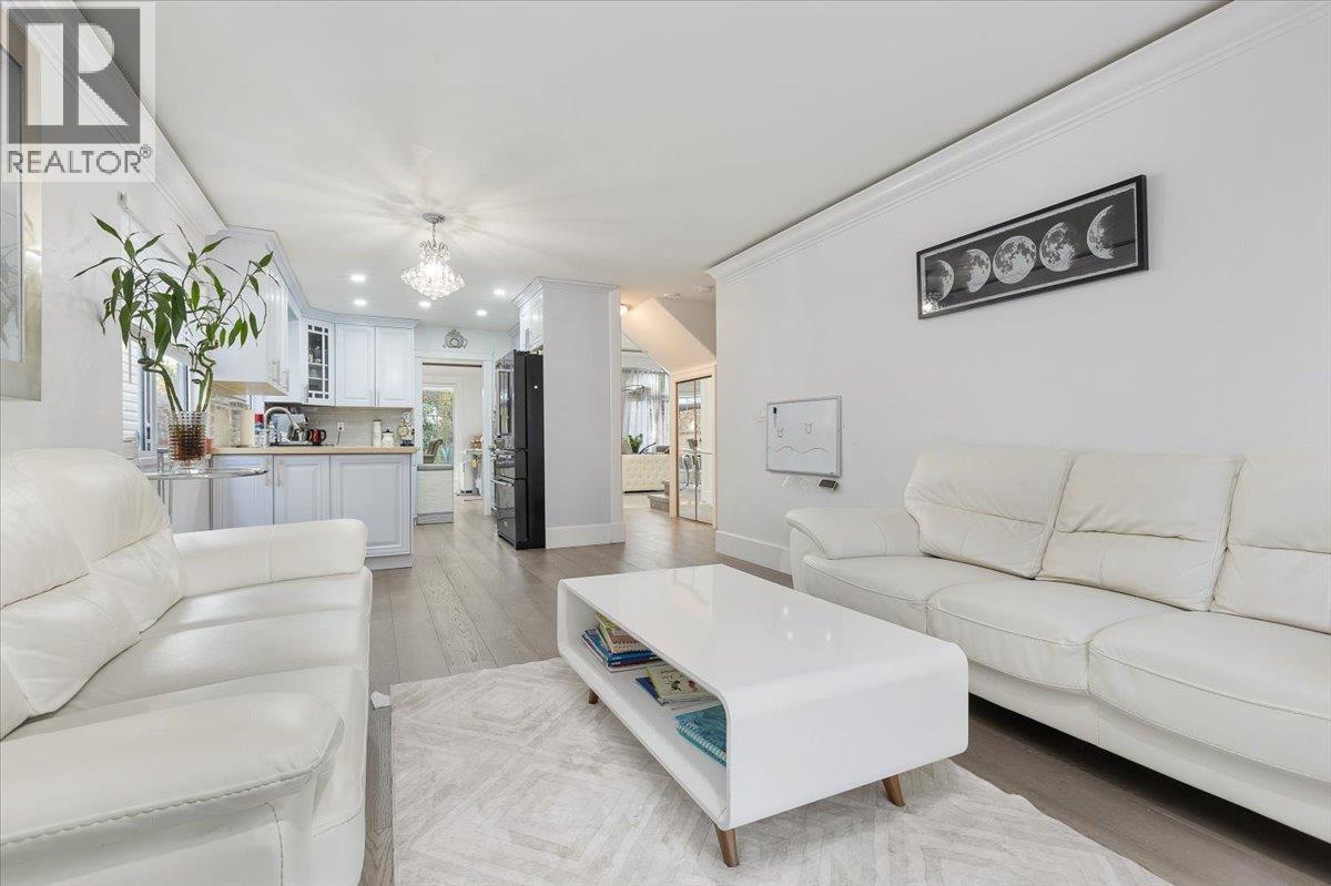 2470 Coast Meridian Road, Port Coquitlam, British Columbia  V3B 3M3 - Photo 4 - R3058145