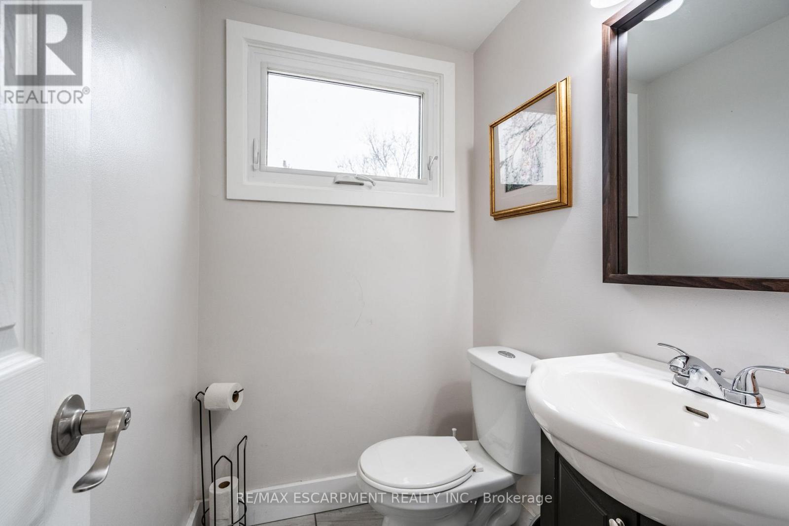 120 Chilton Drive, Hamilton, Ontario  L8J 1M5 - Photo 20 - X12461359