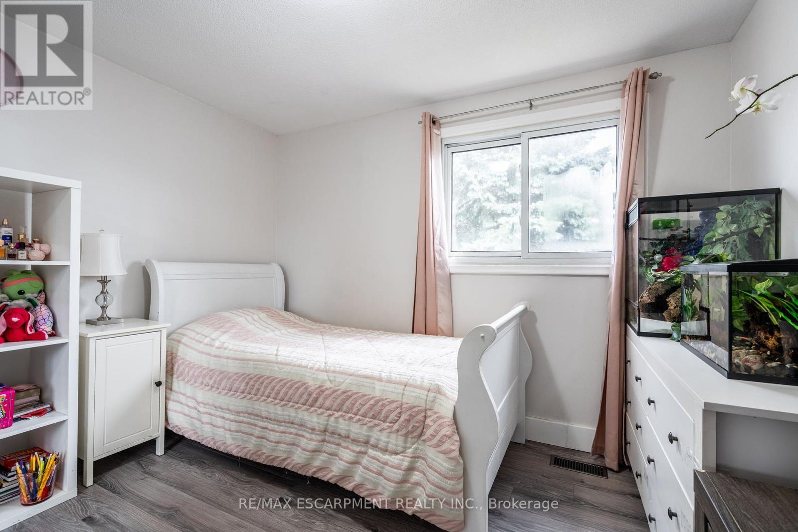 120 Chilton Drive, Hamilton, Ontario  L8J 1M5 - Photo 29 - X12461359