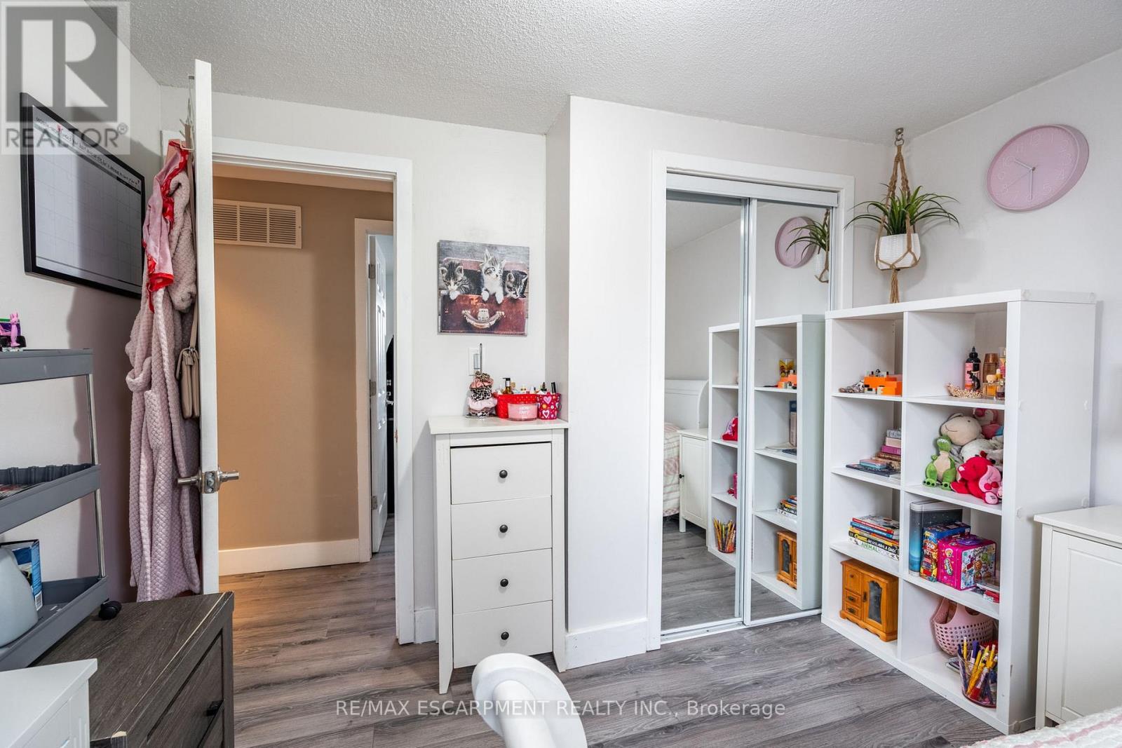 120 Chilton Drive, Hamilton, Ontario  L8J 1M5 - Photo 30 - X12461359