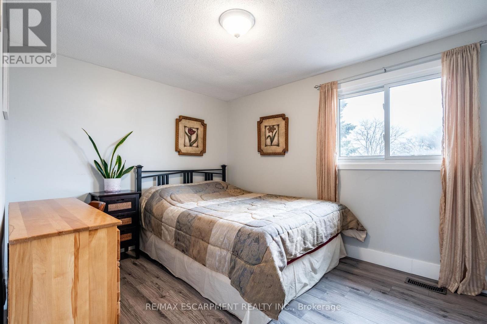 120 Chilton Drive, Hamilton, Ontario  L8J 1M5 - Photo 26 - X12461359