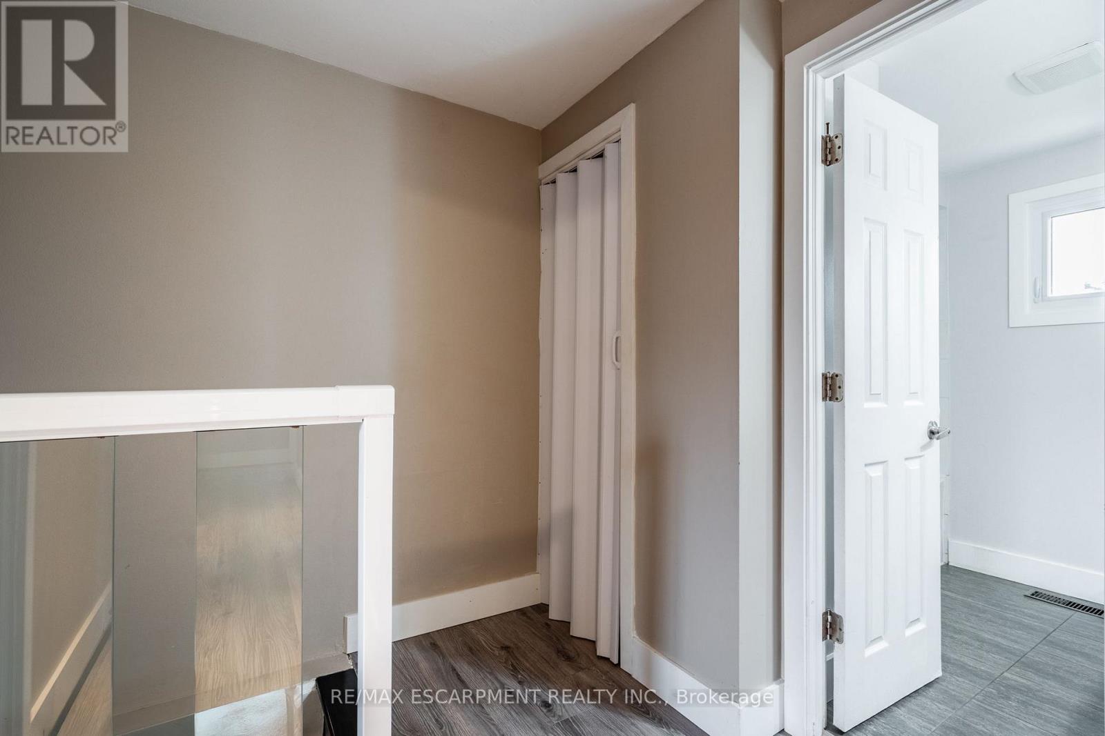 120 Chilton Drive, Hamilton, Ontario  L8J 1M5 - Photo 23 - X12461359