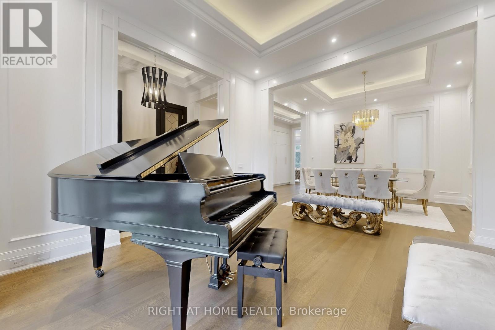 10 Aneta Circle, Toronto, Ontario  M2M 3J2 - Photo 4 - C12461838