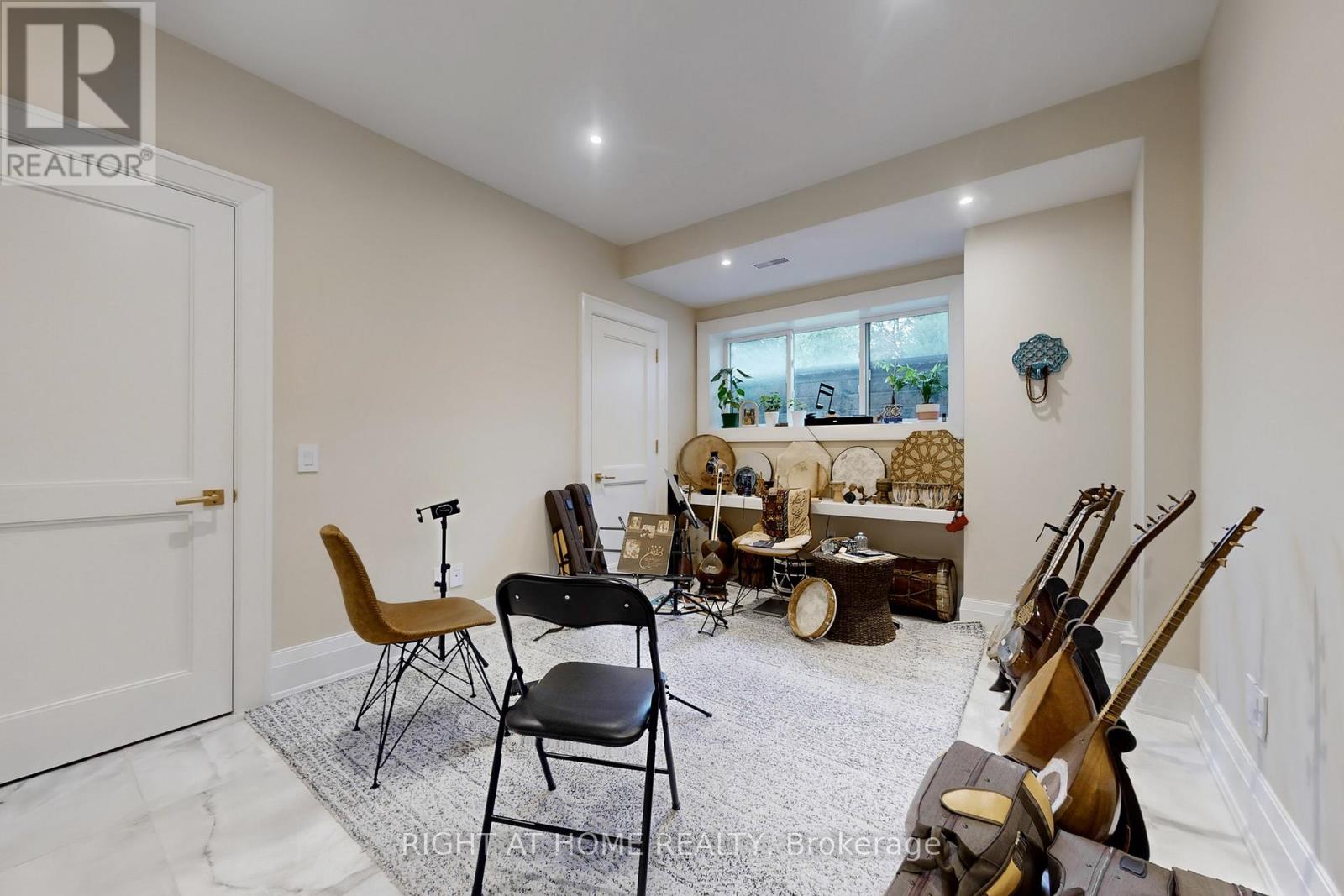 10 Aneta Circle, Toronto, Ontario  M2M 3J2 - Photo 42 - C12461838