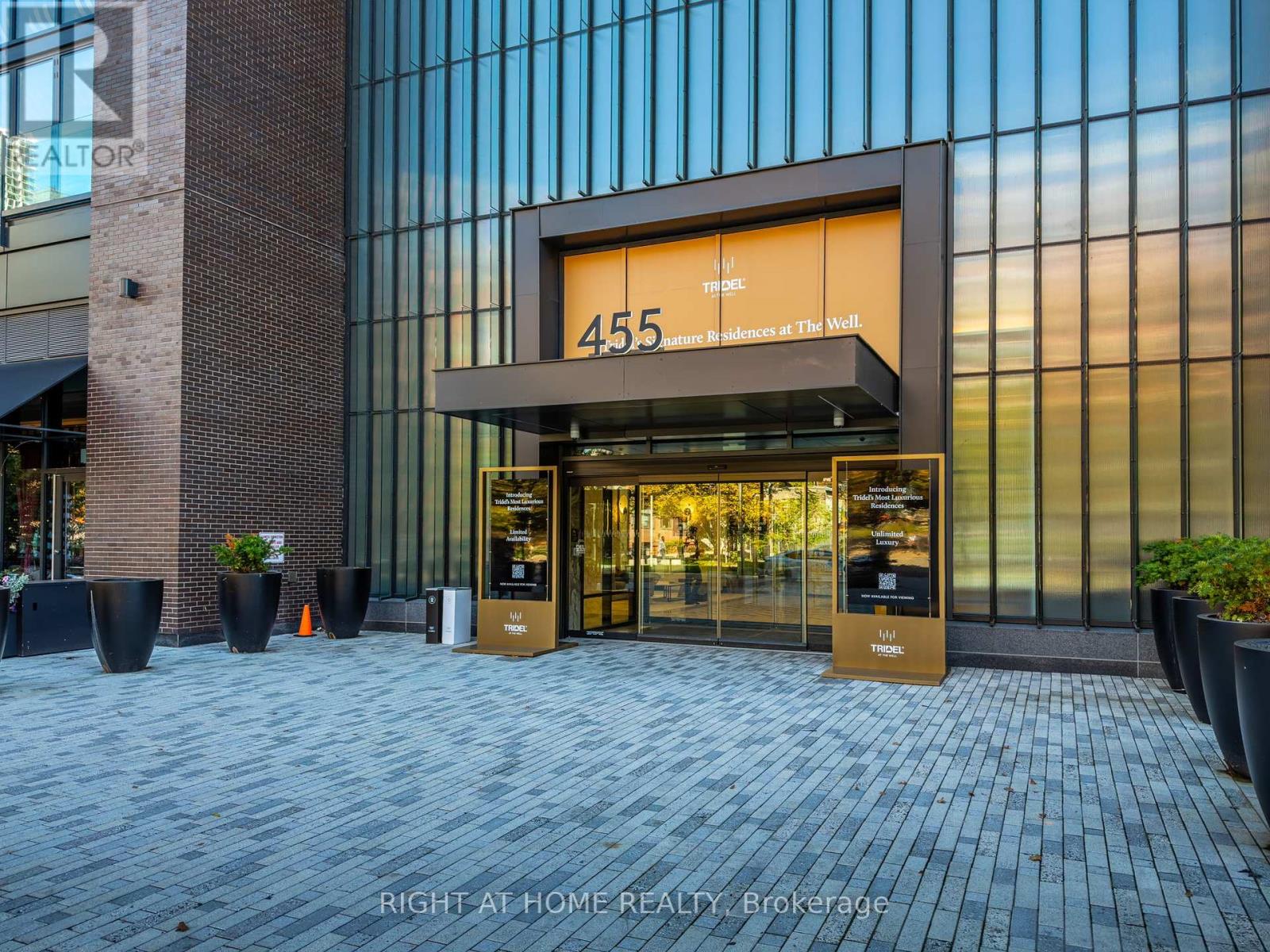 301 - 455 WELLINGTON STREET W, Toronto, Ontario