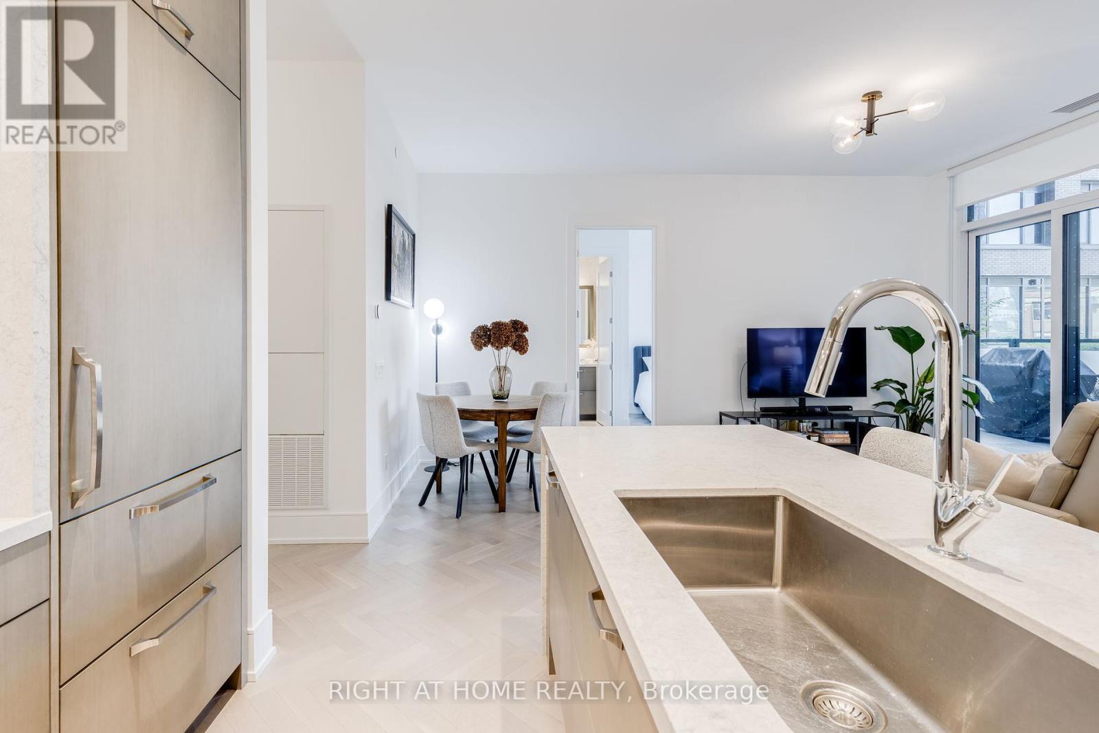 301 - 455 Wellington Street W, Toronto, Ontario  M5V 0V8 - Photo 10 - C12461841
