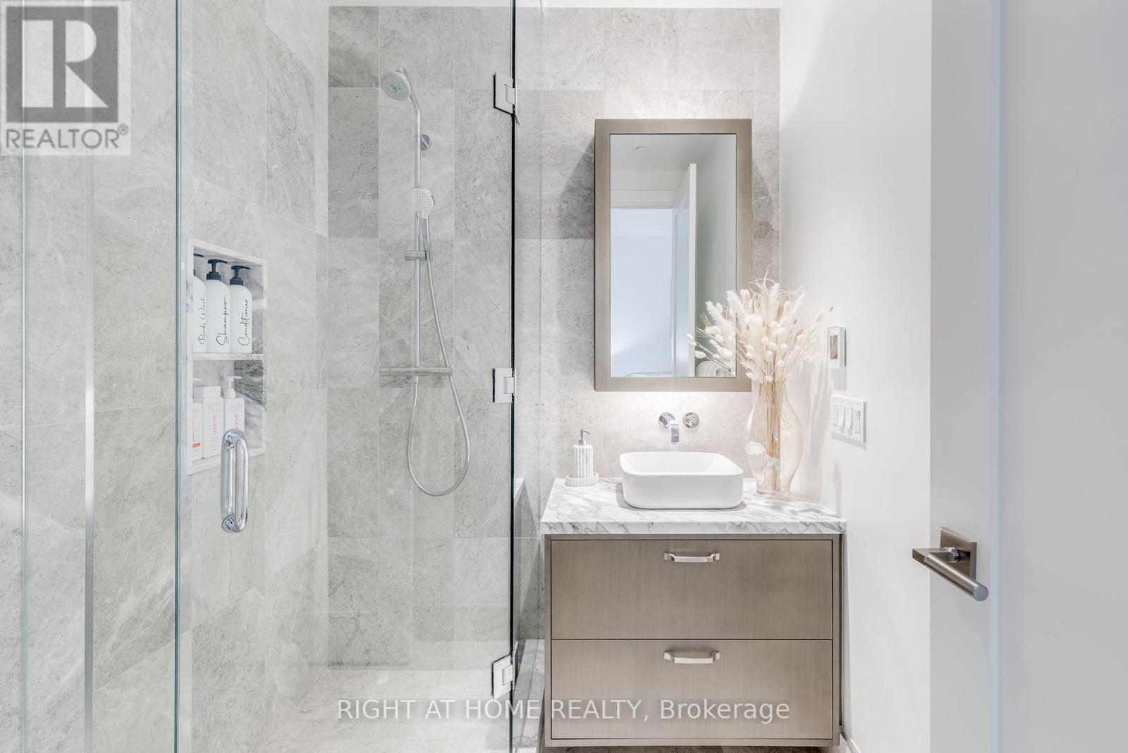 301 - 455 Wellington Street W, Toronto, Ontario  M5V 0V8 - Photo 24 - C12461841