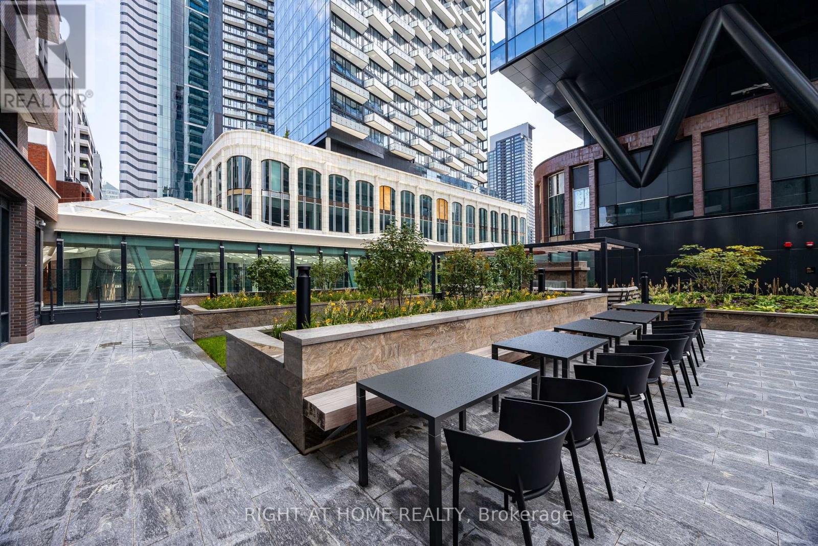 301 - 455 Wellington Street W, Toronto, Ontario  M5V 0V8 - Photo 39 - C12461841