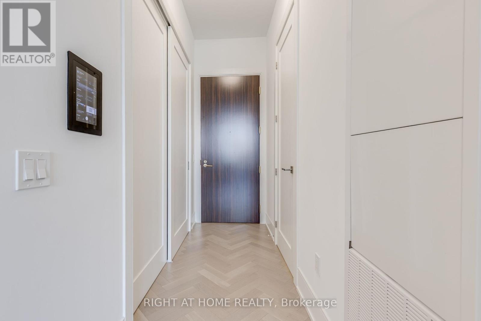 301 - 455 Wellington Street W, Toronto, Ontario  M5V 0V8 - Photo 5 - C12461841