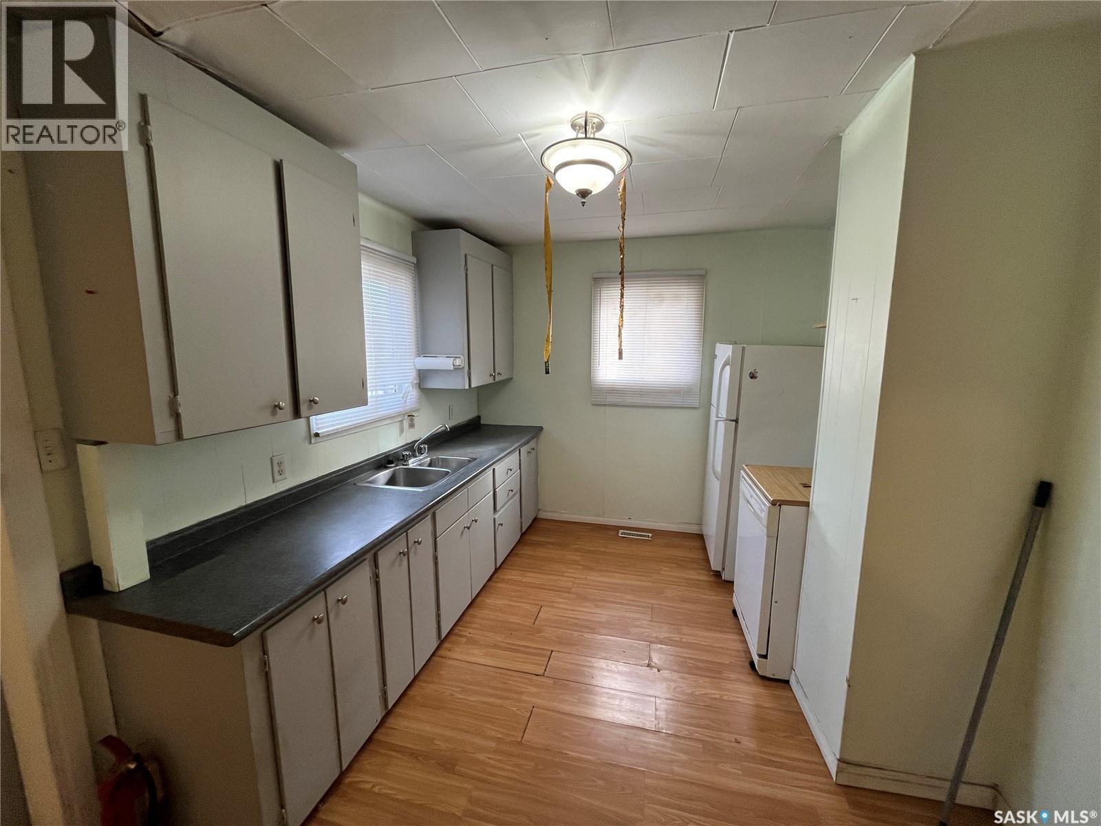 1482 1st Street E, Prince Albert, Saskatchewan  S6V 0E5 - Photo 2 - SK020832