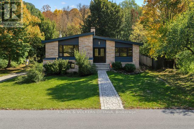 60 JULIANA ROAD, Ottawa, Ontario