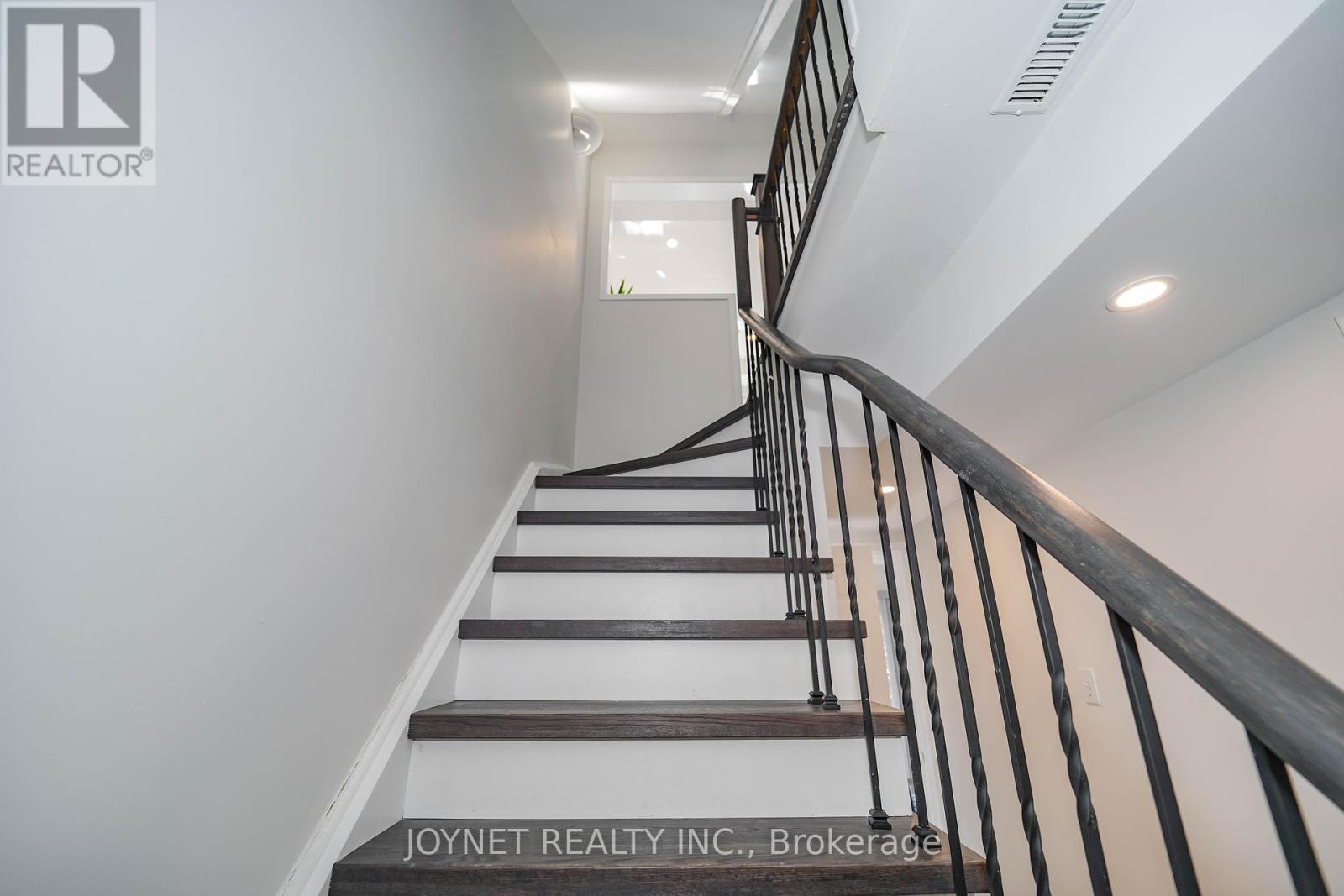 243 Yellowood Circle, Vaughan, Ontario  L4J 8M2 - Photo 8 - N12460676
