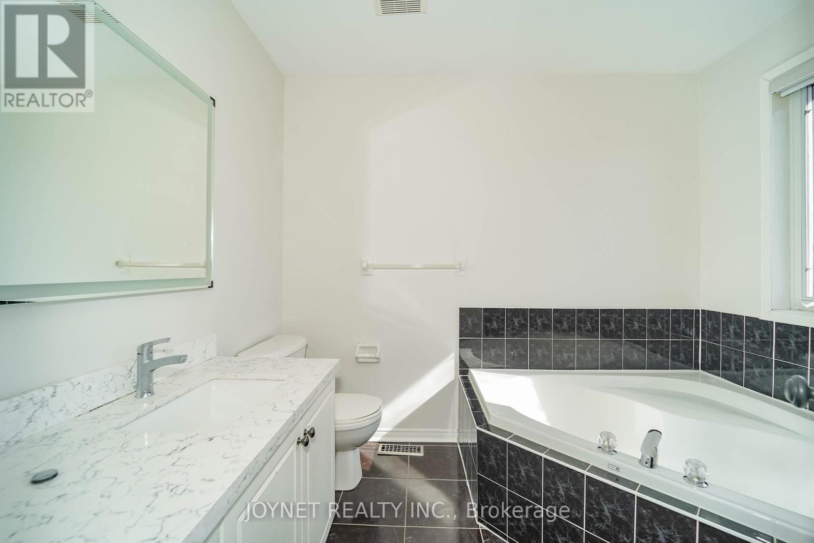 243 Yellowood Circle, Vaughan, Ontario  L4J 8M2 - Photo 27 - N12460676