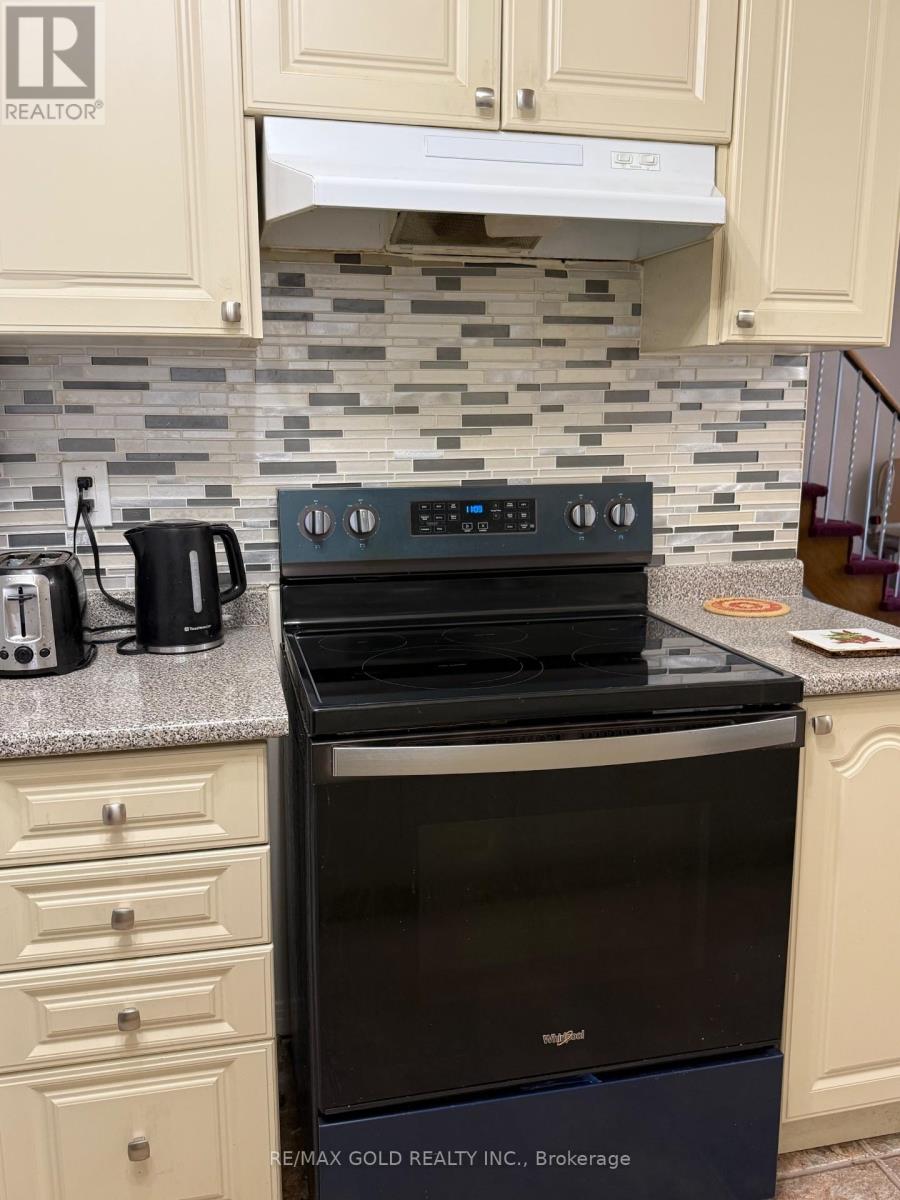 40 Glen Hollow Avenue, Toronto, Ontario  M9W 6C6 - Photo 6 - W12419347