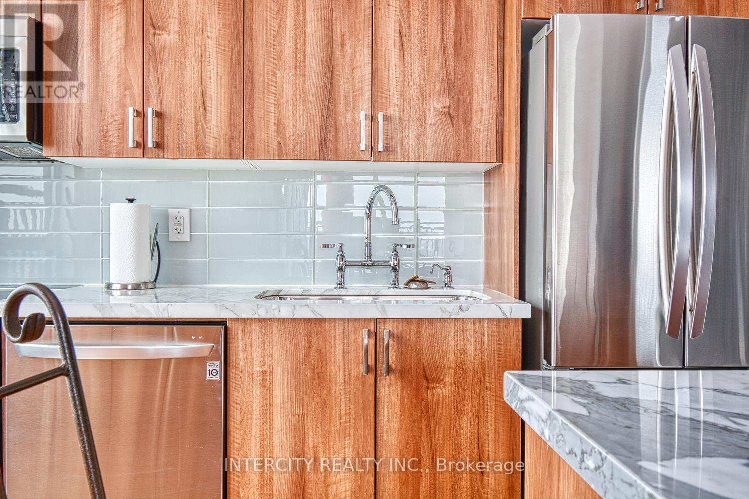 2104 - 800 Lawrence Avenue W, Toronto, Ontario  M6A 1C3 - Photo 9 - W12461837