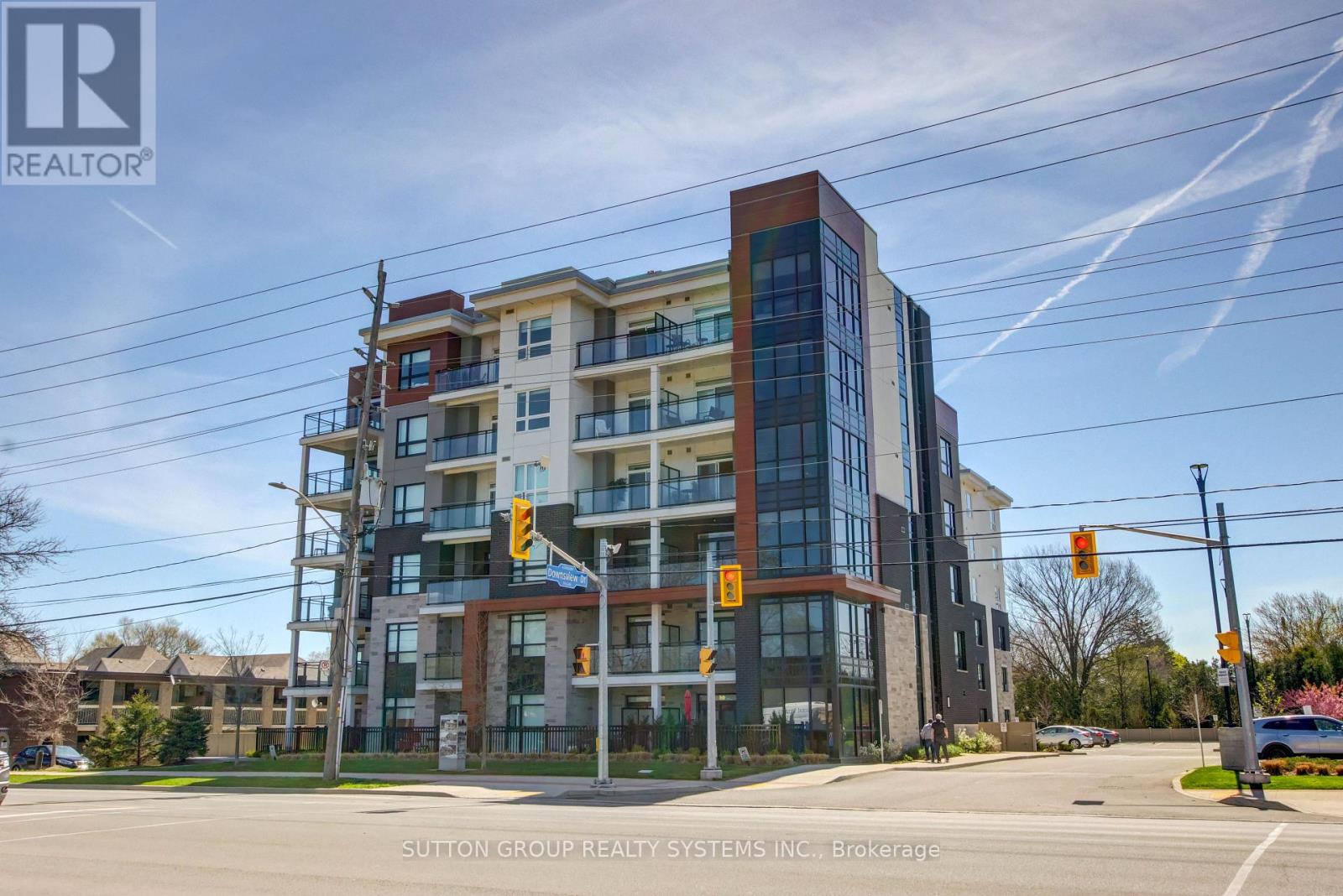 402 - 340 Plains Road E, Burlington, Ontario  L7T 0C2 - Photo 3 - W12461840