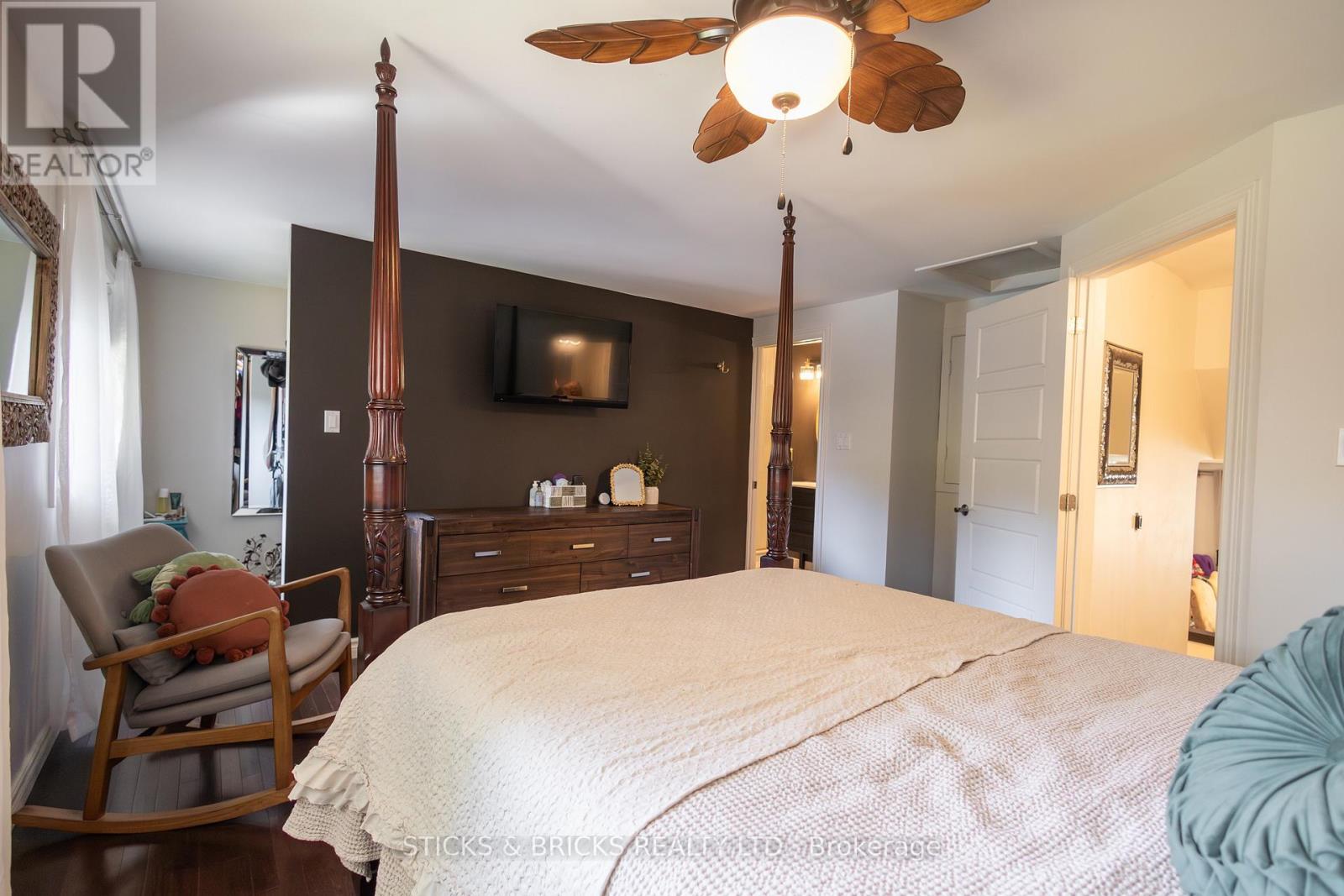 2530 Dorchester Road, Niagara Falls, Ontario  L2J 2Y8 - Photo 15 - X12461863