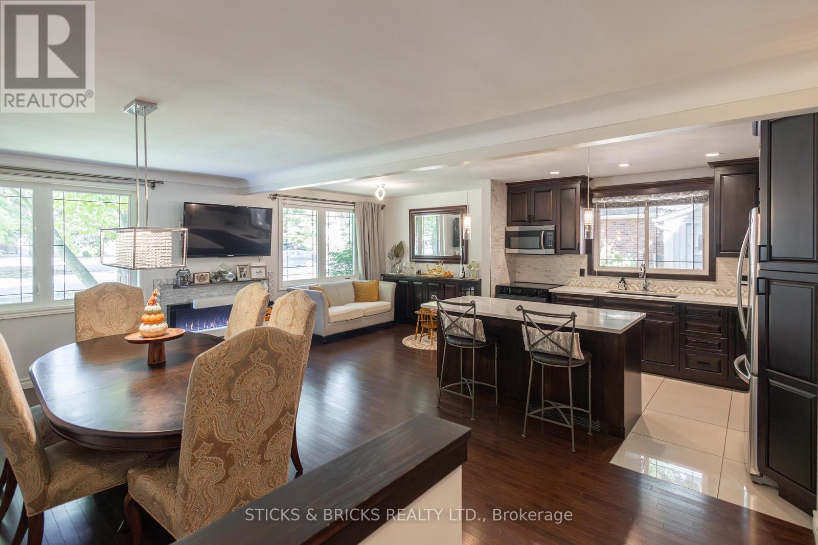 2530 Dorchester Road, Niagara Falls, Ontario  L2J 2Y8 - Photo 8 - X12461863