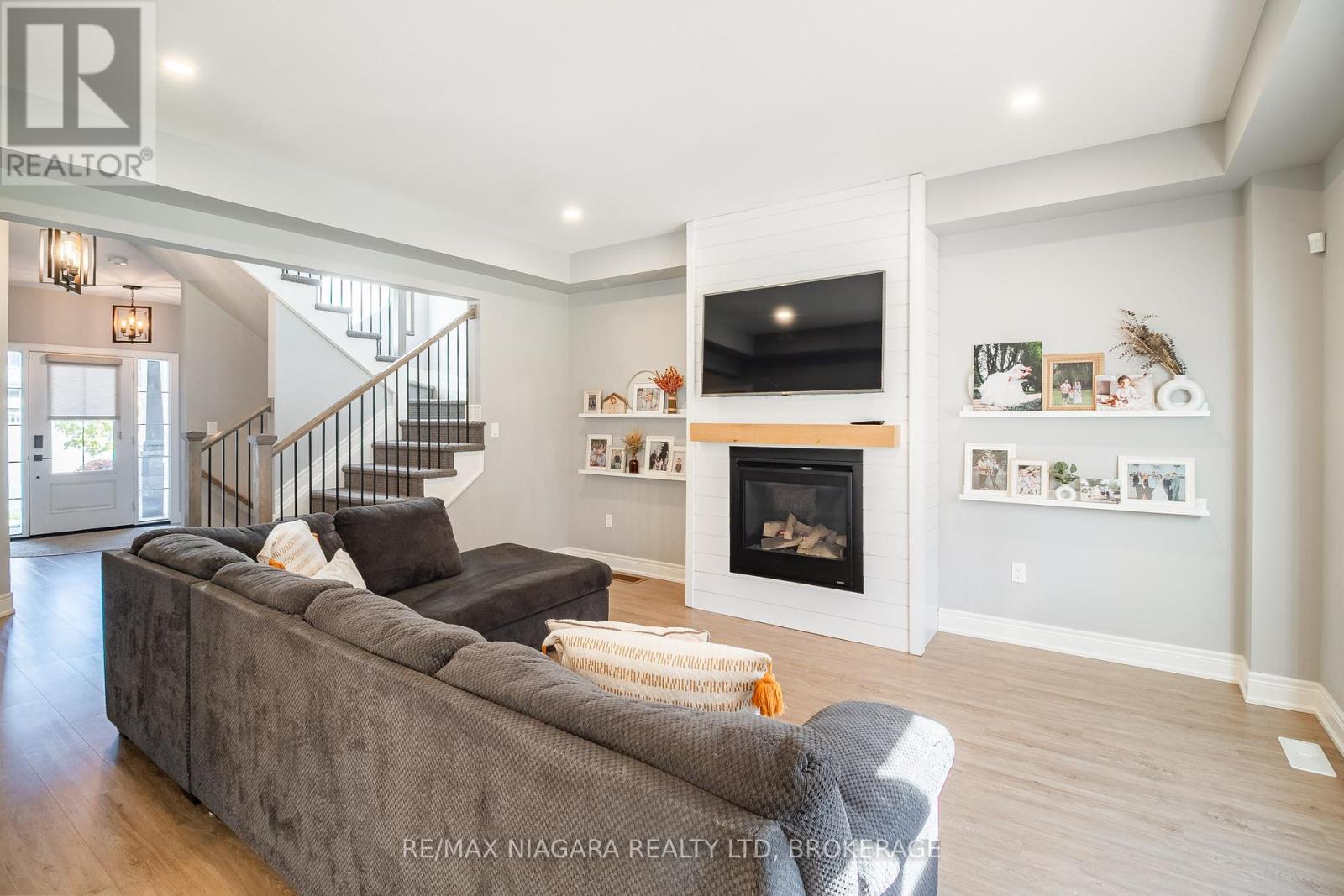 6 Myrtle Street N, Pelham, Ontario  L0S 1E6 - Photo 10 - X12461868