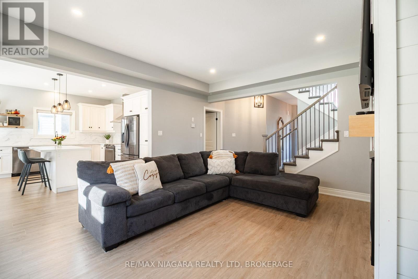 6 Myrtle Street N, Pelham, Ontario  L0S 1E6 - Photo 11 - X12461868