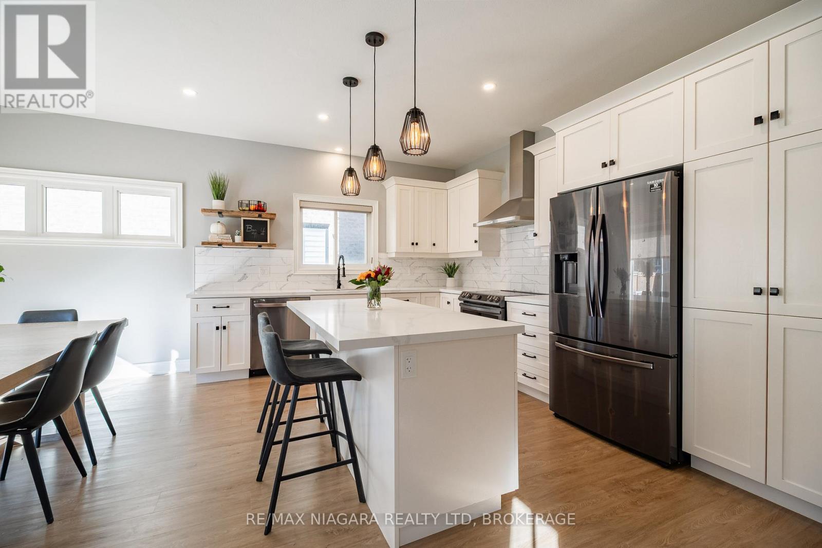 6 Myrtle Street N, Pelham, Ontario  L0S 1E6 - Photo 13 - X12461868