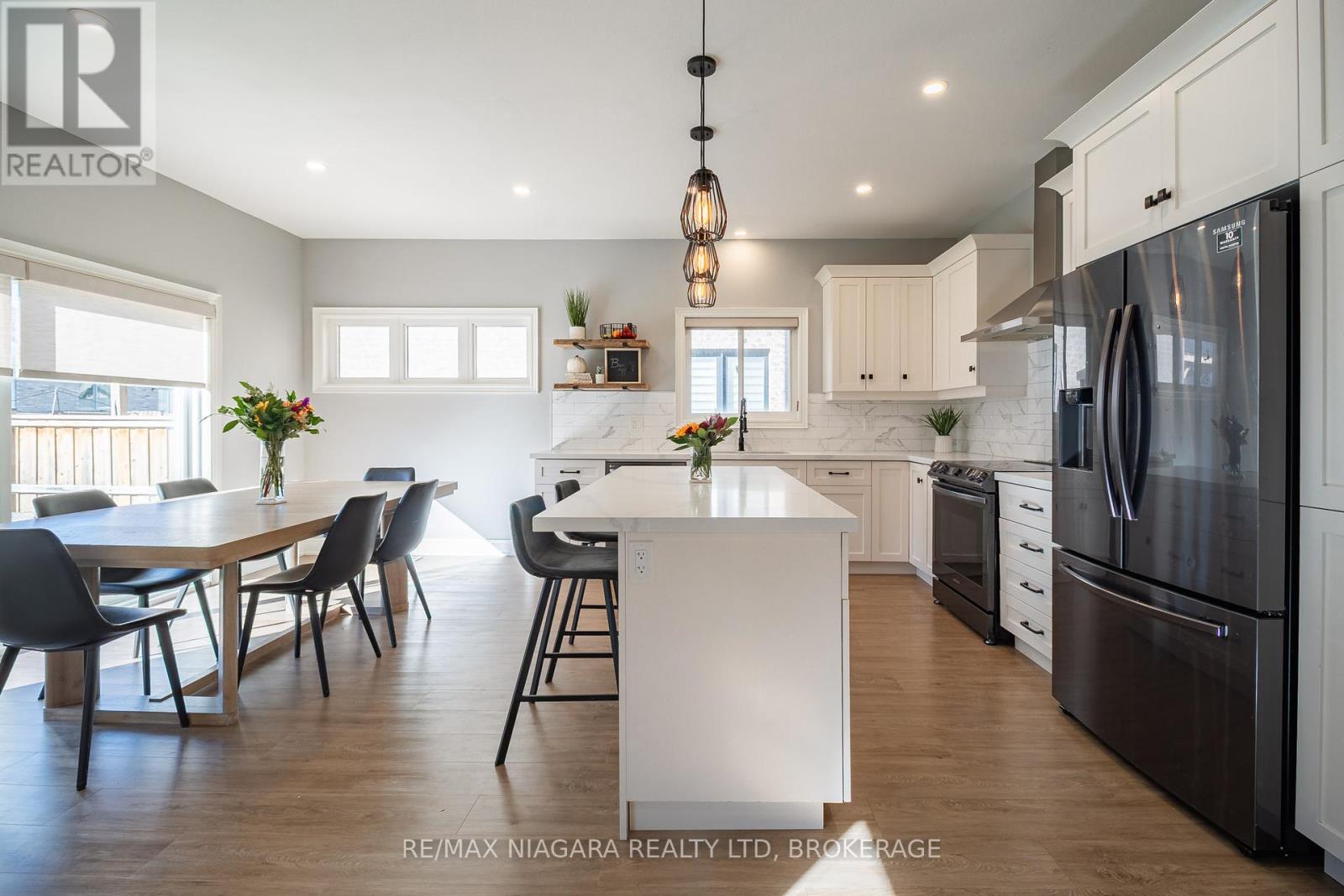 6 Myrtle Street N, Pelham, Ontario  L0S 1E6 - Photo 14 - X12461868