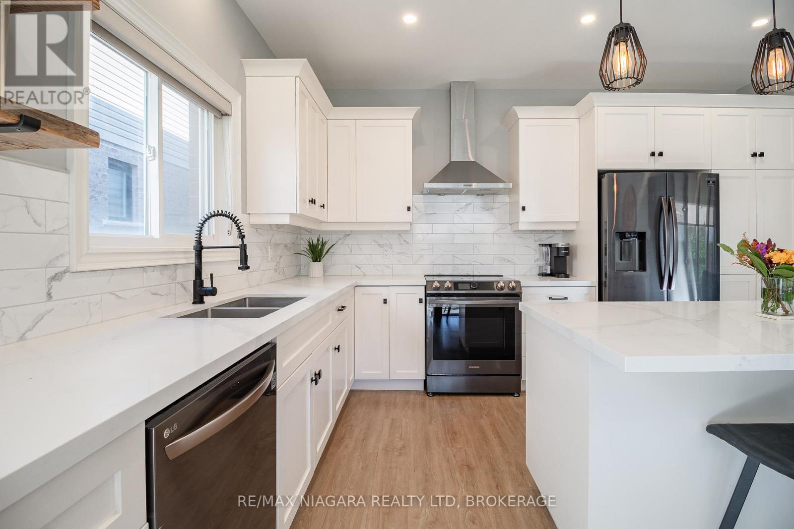 6 Myrtle Street N, Pelham, Ontario  L0S 1E6 - Photo 18 - X12461868