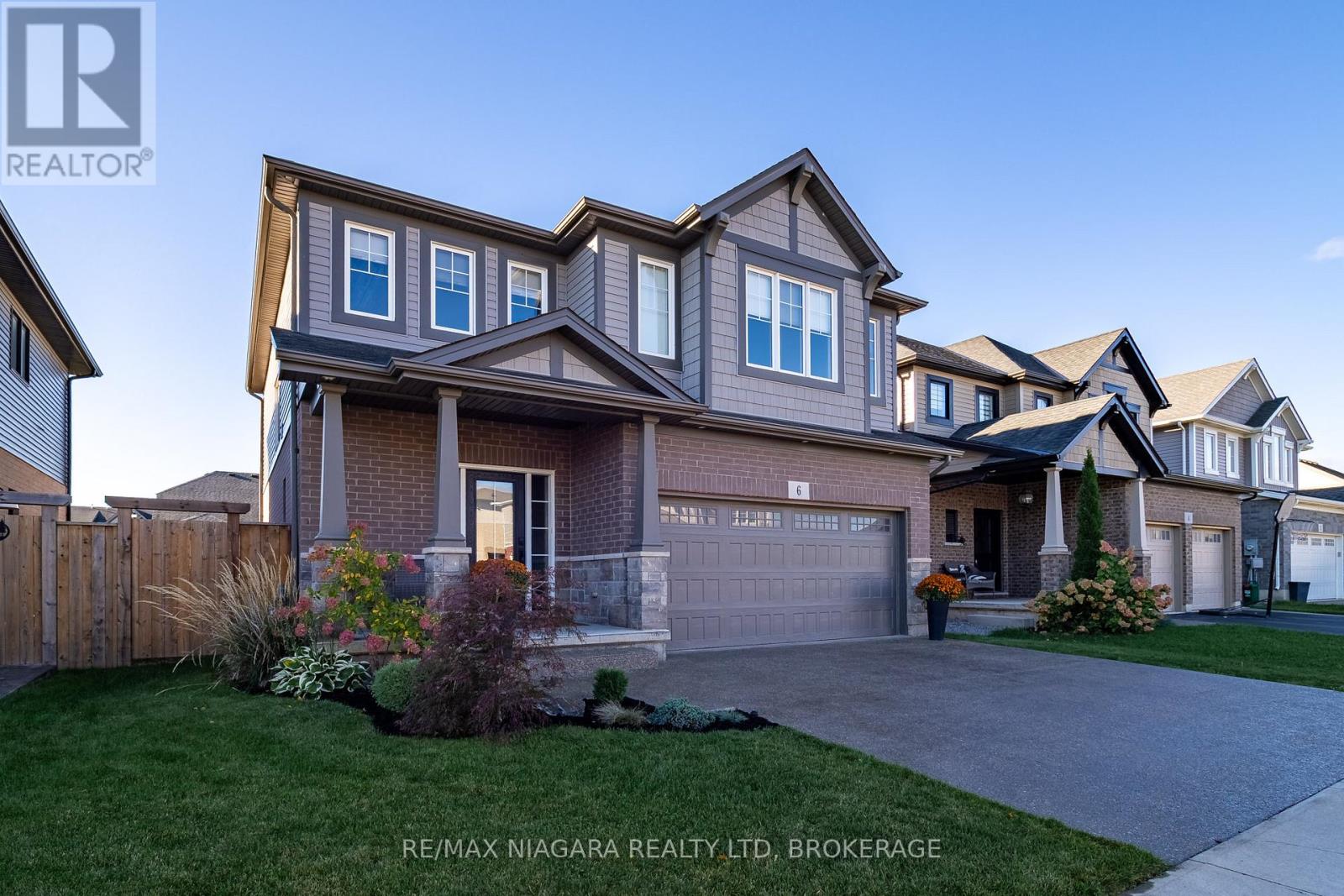 6 Myrtle Street N, Pelham, Ontario  L0S 1E6 - Photo 2 - X12461868