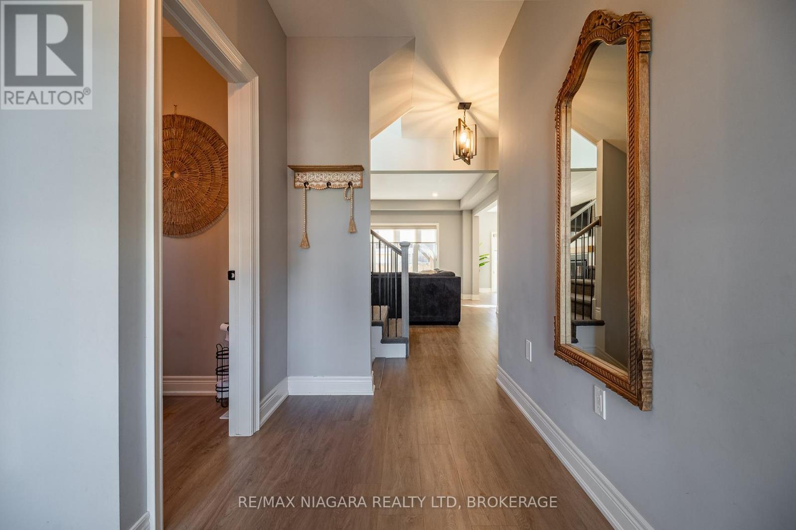 6 Myrtle Street N, Pelham, Ontario  L0S 1E6 - Photo 5 - X12461868