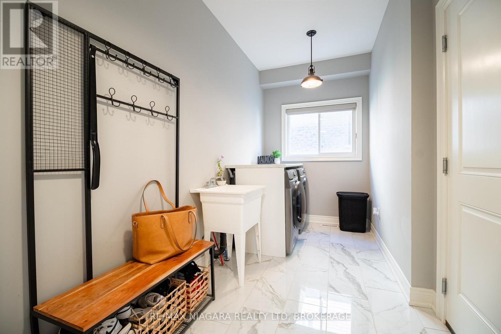 6 Myrtle Street N, Pelham, Ontario  L0S 1E6 - Photo 7 - X12461868