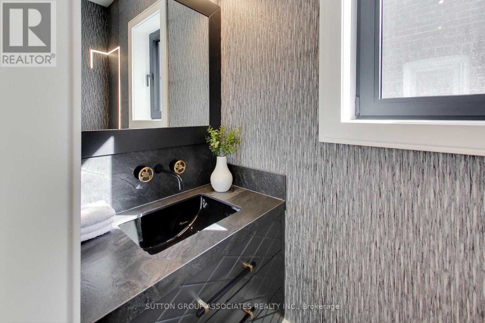 199 Arlington Avenue, Toronto, Ontario  M6C 2Z4 - Photo 4 - C12461866