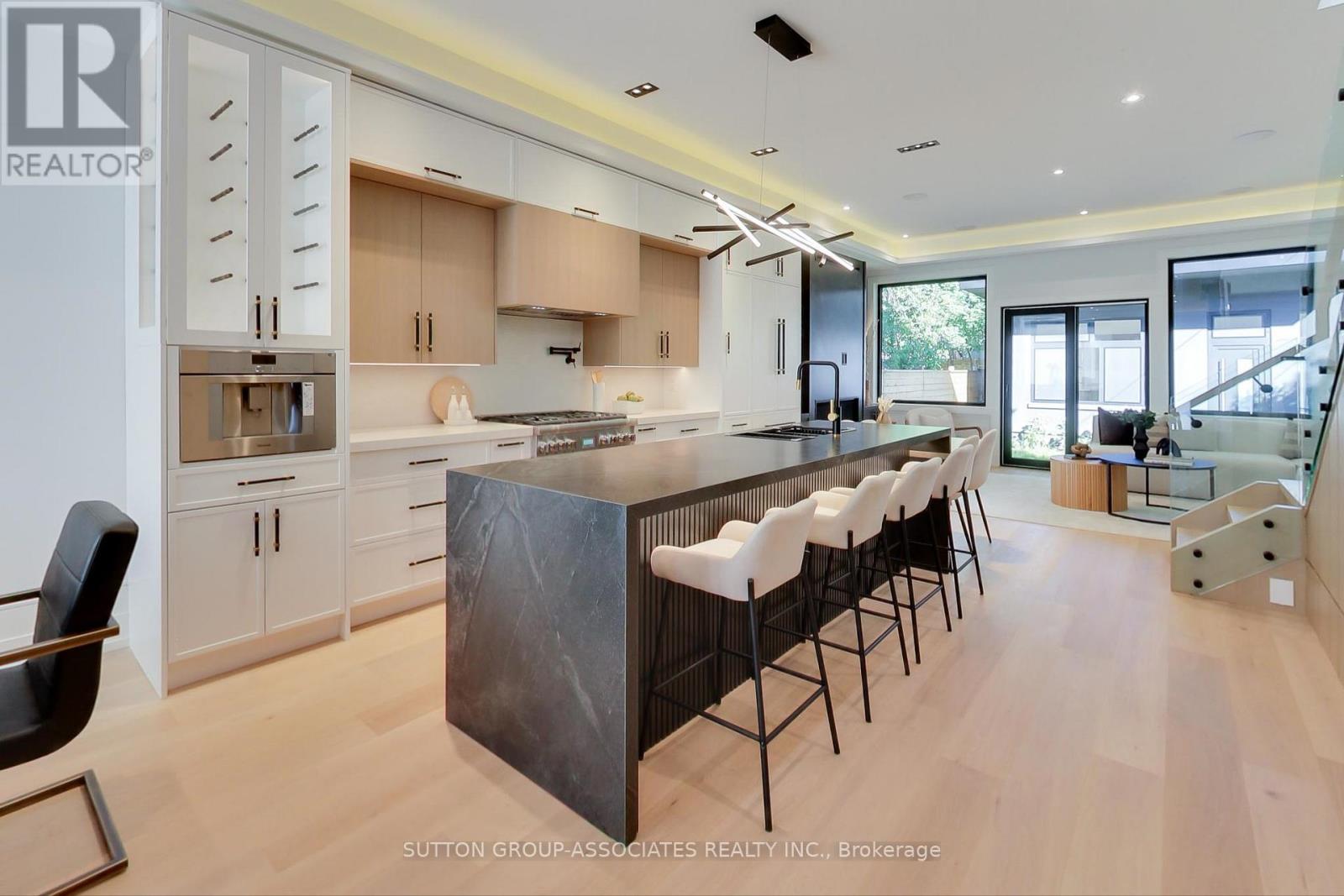 199 Arlington Avenue, Toronto, Ontario  M6C 2Z4 - Photo 6 - C12461866