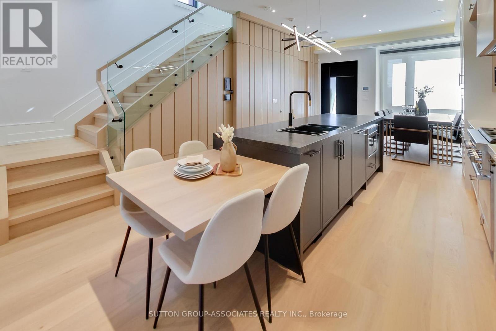 199 Arlington Avenue, Toronto, Ontario  M6C 2Z4 - Photo 9 - C12461866