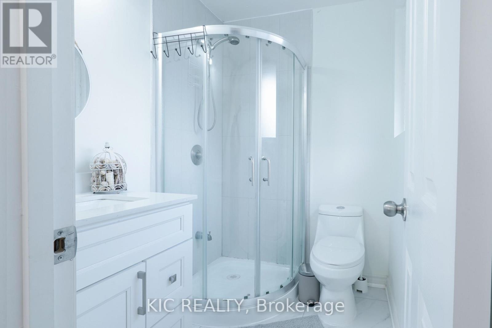 249 Tampico Road, Richmond Hill, Ontario  L4C 4R8 - Photo 16 - N12461851