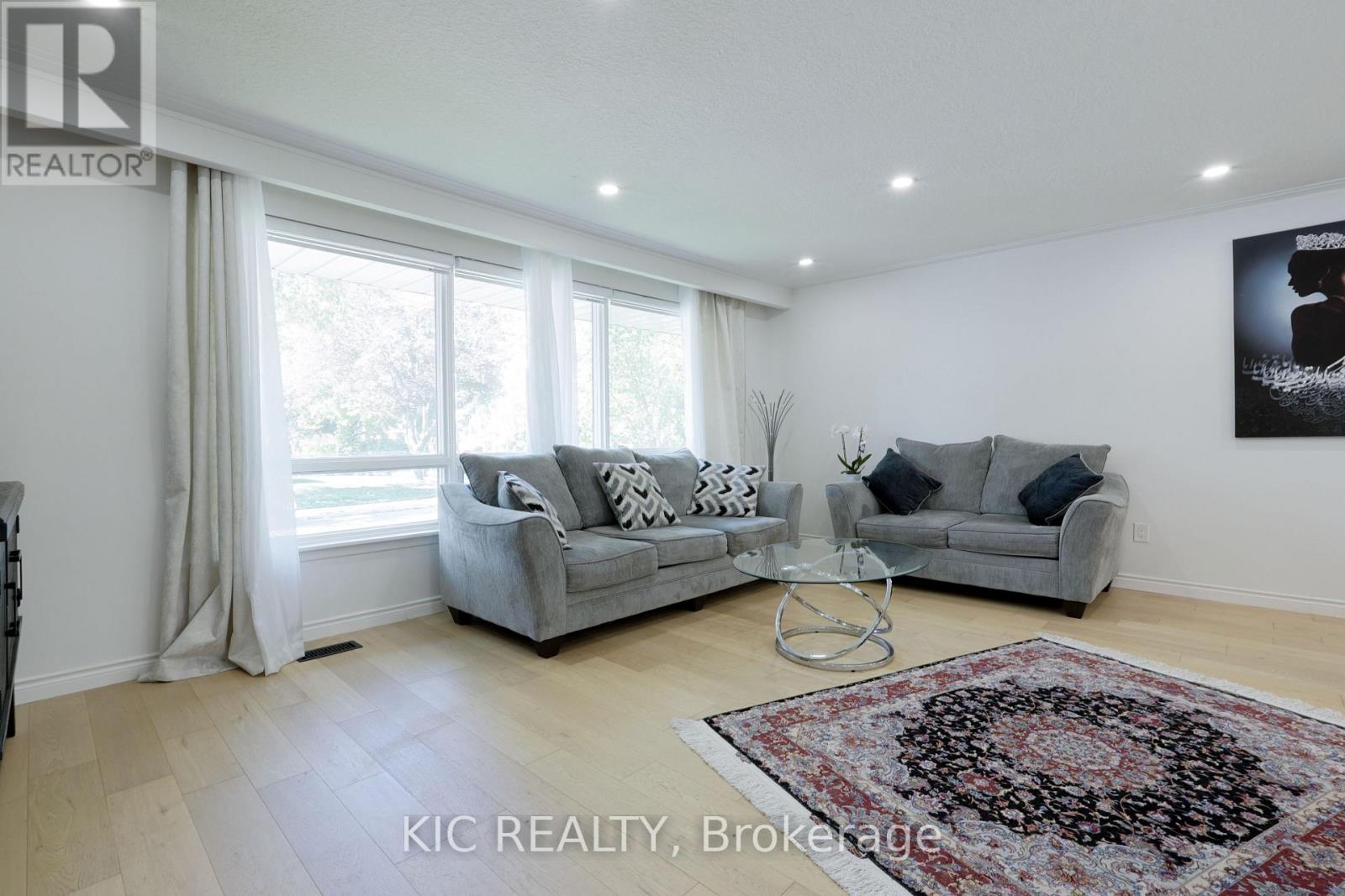 249 Tampico Road, Richmond Hill, Ontario  L4C 4R8 - Photo 7 - N12461851