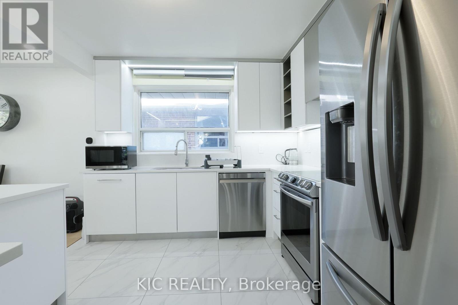 249 Tampico Road, Richmond Hill, Ontario  L4C 4R8 - Photo 9 - N12461851