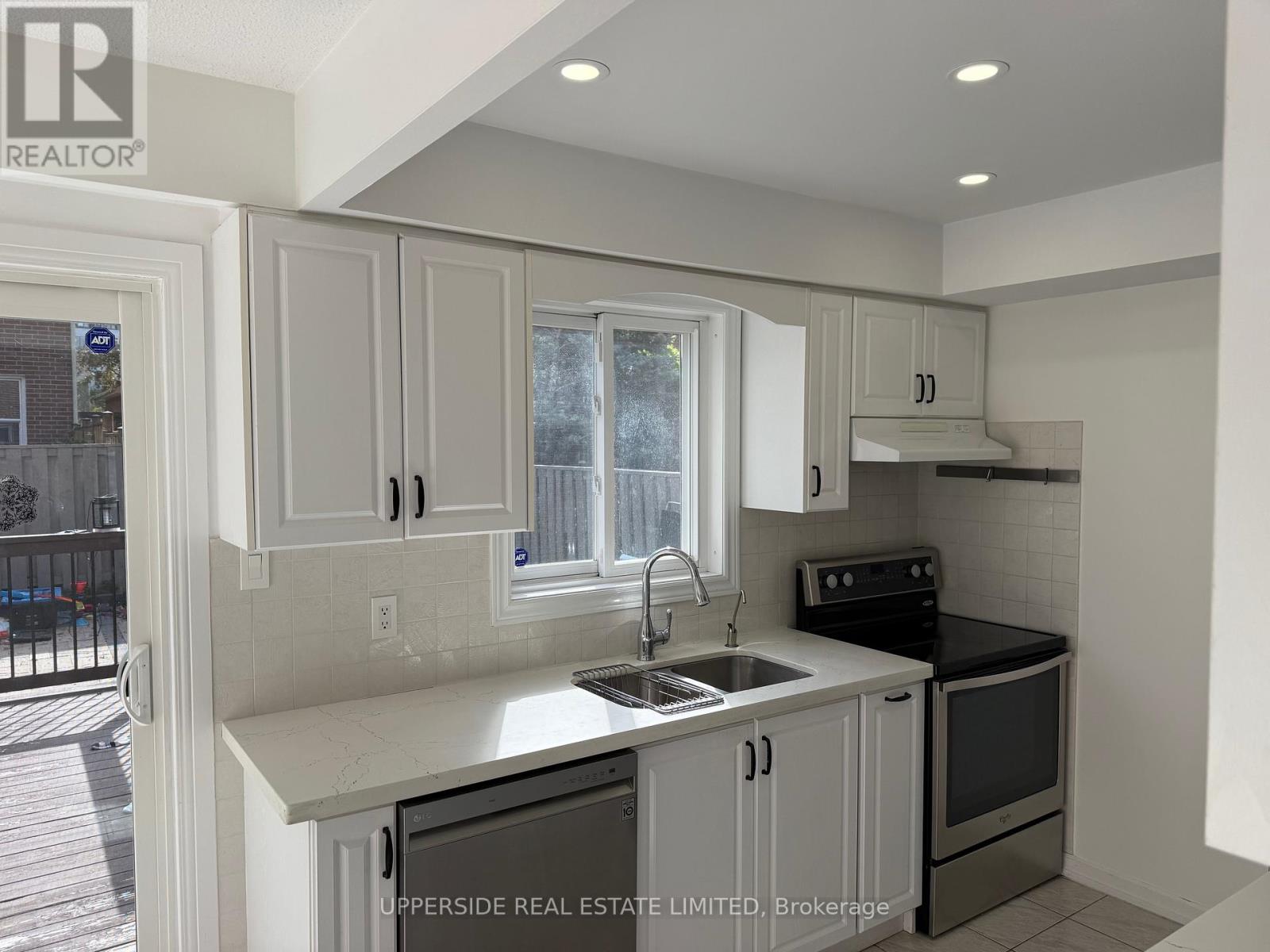 51 Jessica Gdns Gardens, Vaughan, Ontario  L4J 3G1 - Photo 4 - N12461856