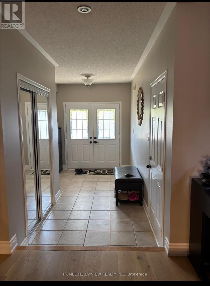 16 Selkirk Drive, Richmond Hill, Ontario  L4B 4P5 - Photo 2 - N12461859