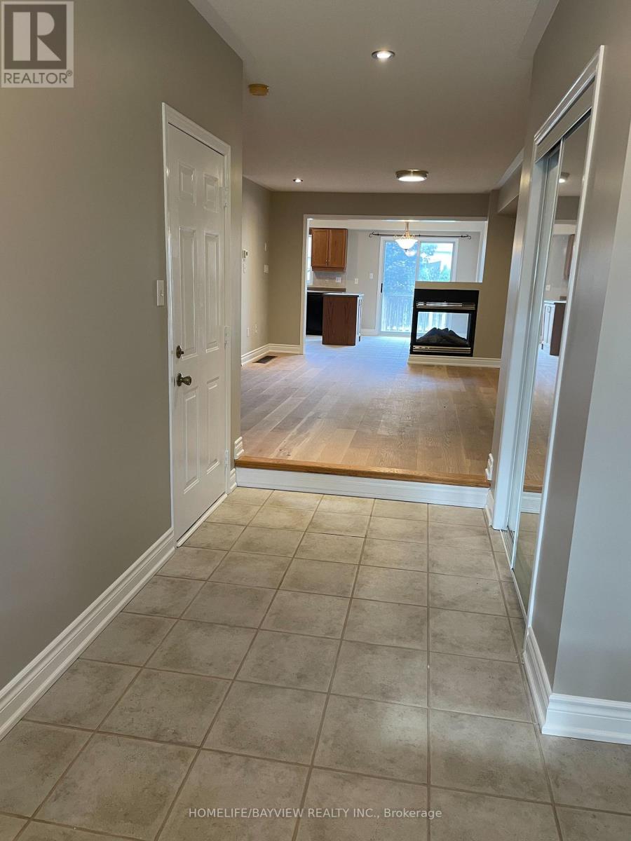 16 Selkirk Drive, Richmond Hill, Ontario  L4B 4P5 - Photo 3 - N12461859