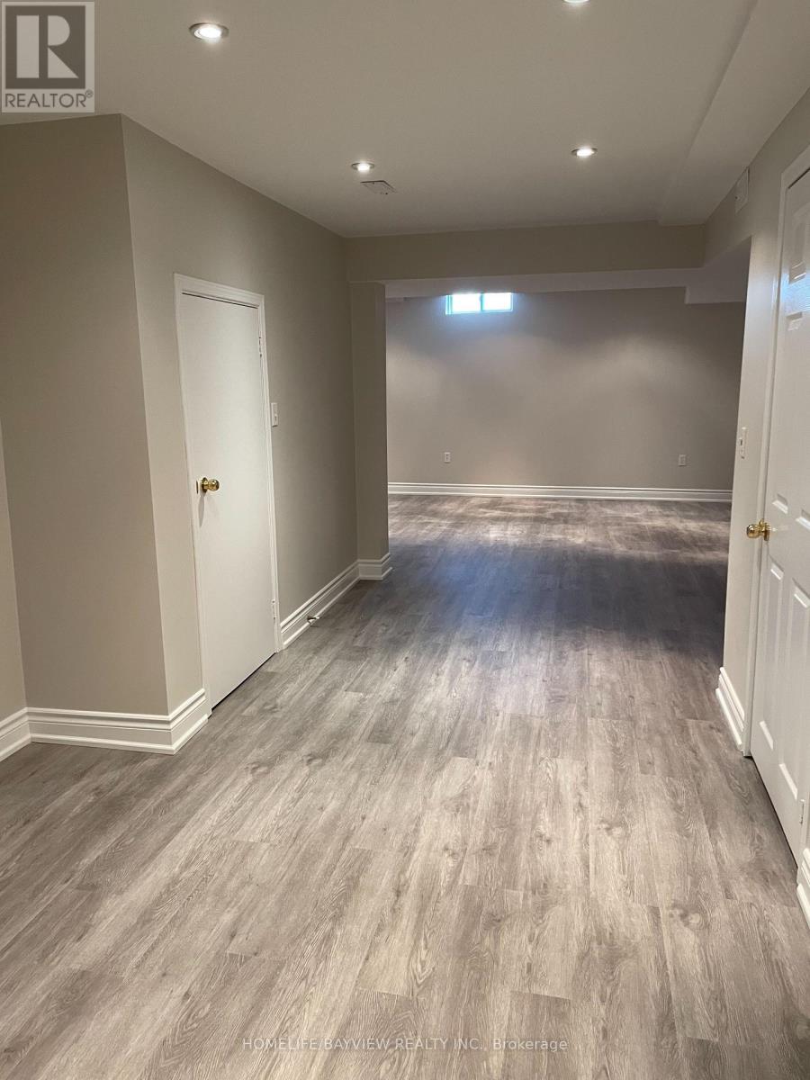 16 Selkirk Drive, Richmond Hill, Ontario  L4B 4P5 - Photo 5 - N12461859