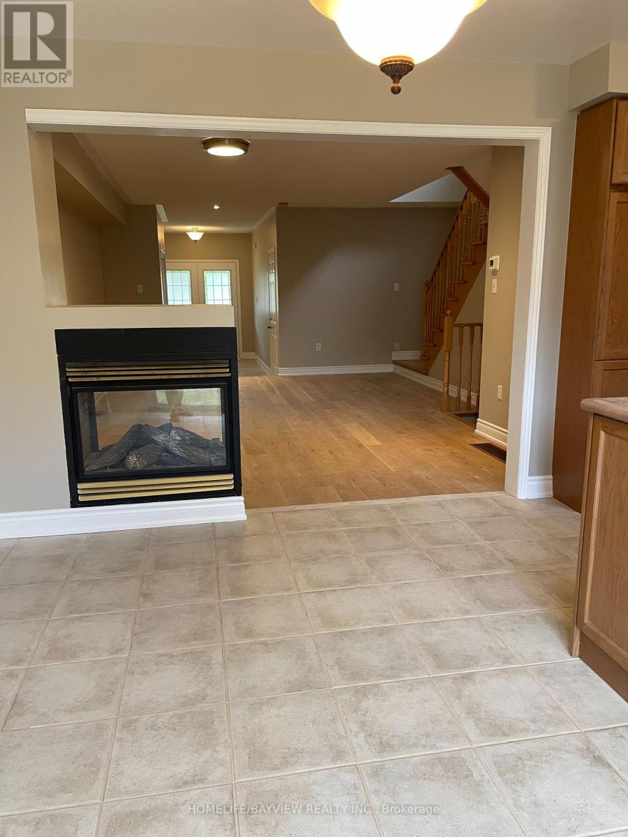 16 Selkirk Drive, Richmond Hill, Ontario  L4B 4P5 - Photo 8 - N12461859