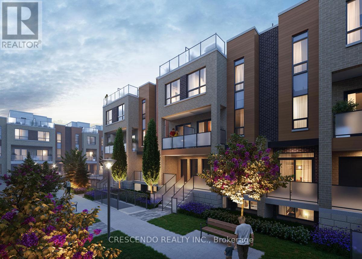 21 - 22 LYTHAM GREEN CIRCLE, Newmarket, Ontario