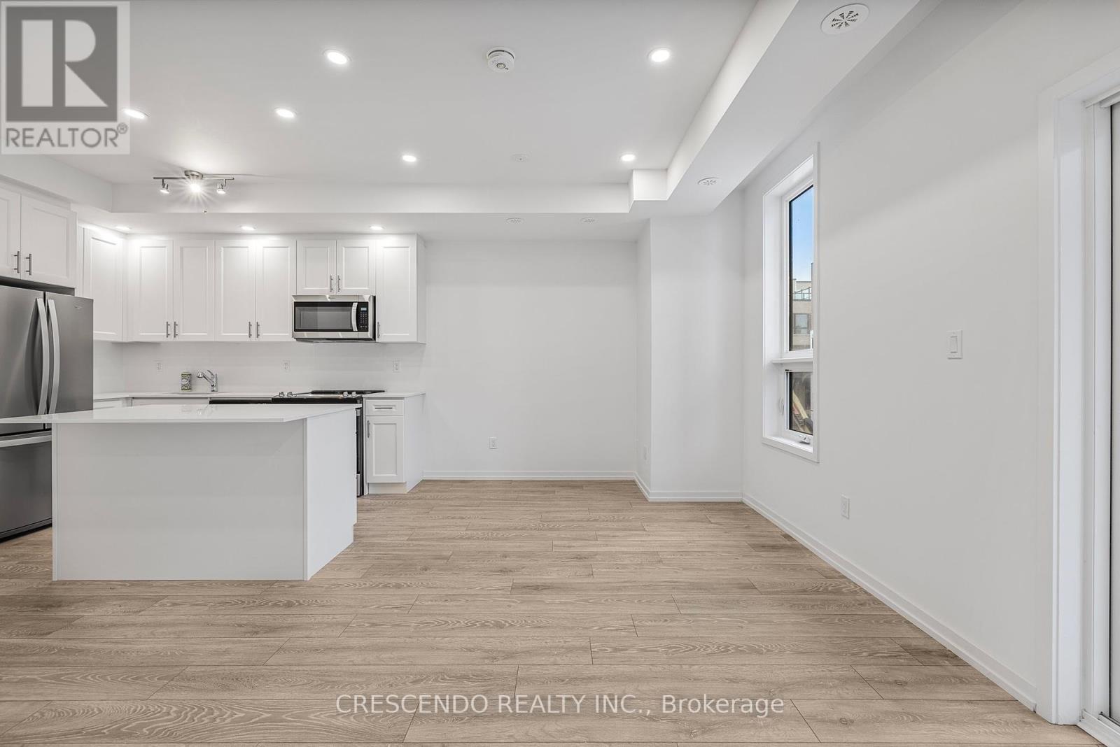 21 - 22 Lytham Green Circle, Newmarket, Ontario  L3Y 0H5 - Photo 12 - N12461874