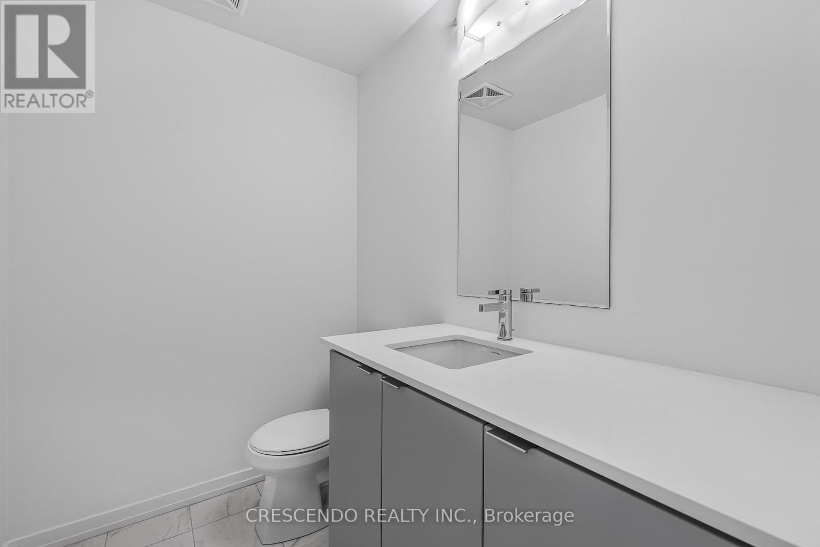 21 - 22 Lytham Green Circle, Newmarket, Ontario  L3Y 0H5 - Photo 13 - N12461874