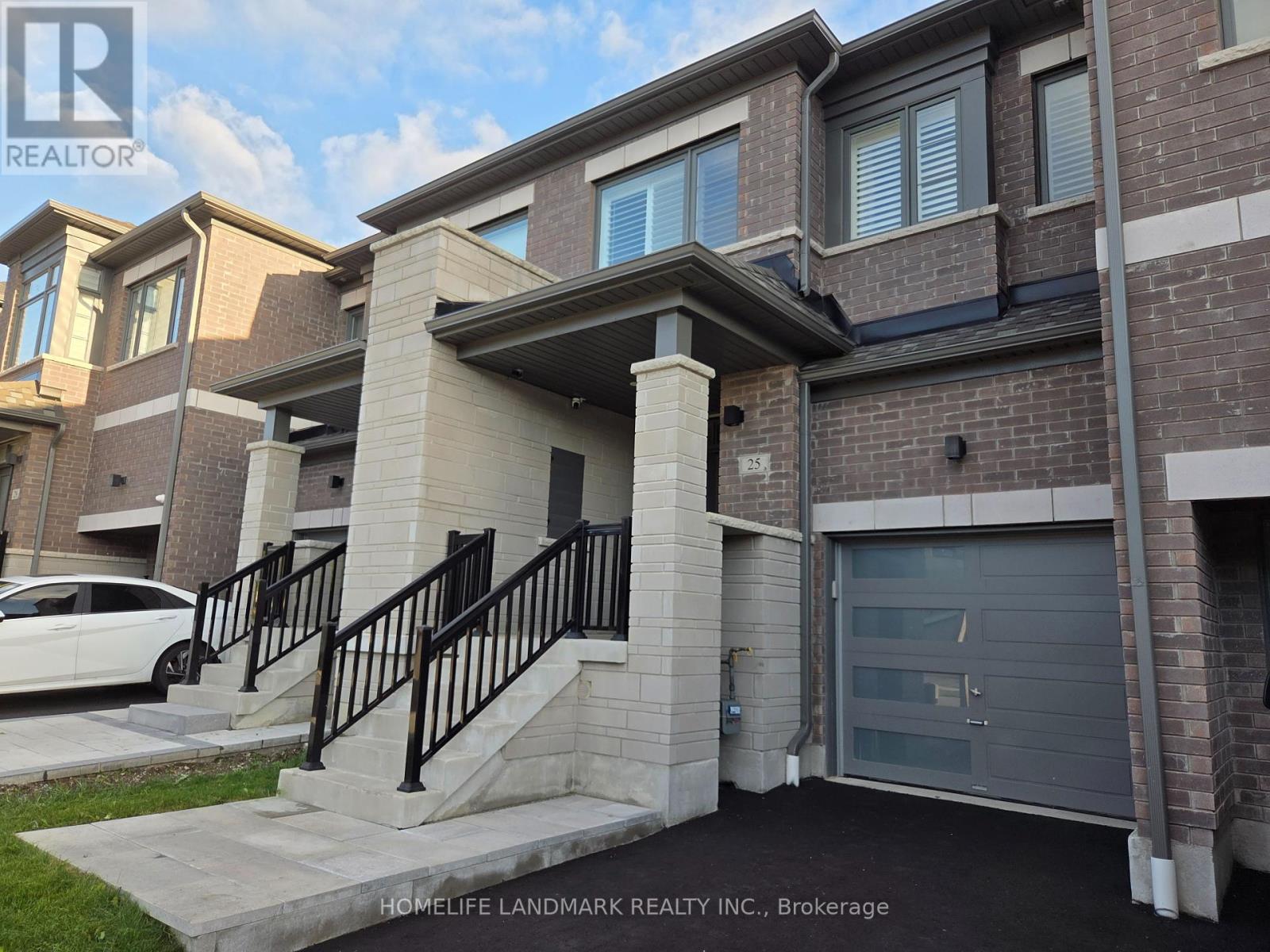 25 Markview Road, Whitchurch-Stouffville, Ontario  L4A 4W1 - Photo 3 - N12461876