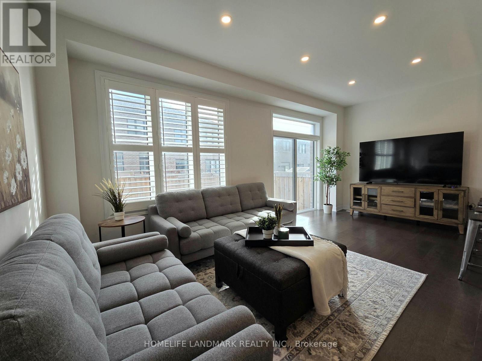25 Markview Road, Whitchurch-Stouffville, Ontario  L4A 4W1 - Photo 7 - N12461876