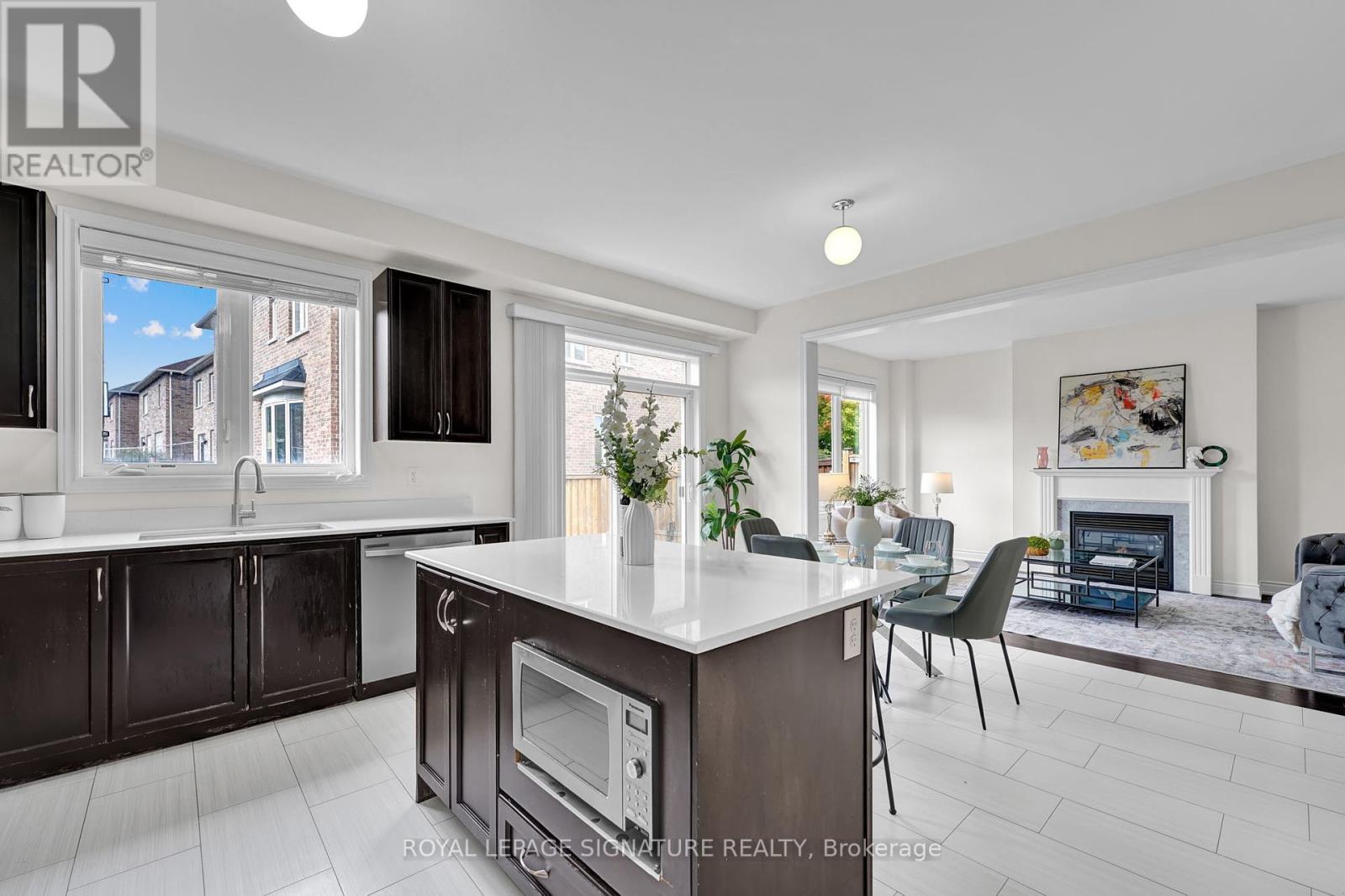 58 Orangeblossom Trail, Brampton, Ontario  L6X 0E4 - Photo 13 - W12461849