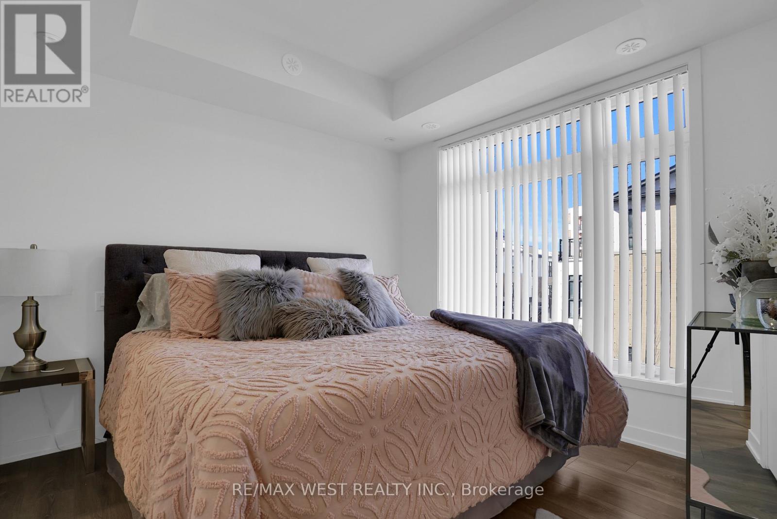 208 - 130 Canon Jackson Drive, Toronto, Ontario  M6M 0B7 - Photo 10 - W12461862